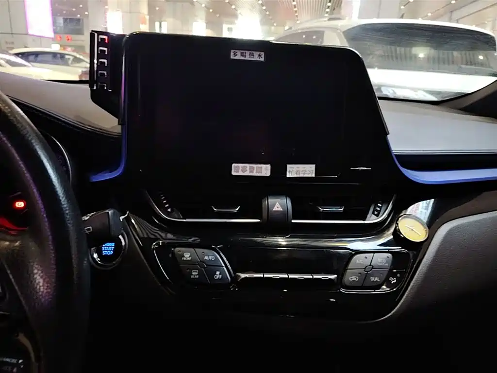 Toyota C-HR 2018 Model 2.0L Luxury Sunroof Version China V фото 13