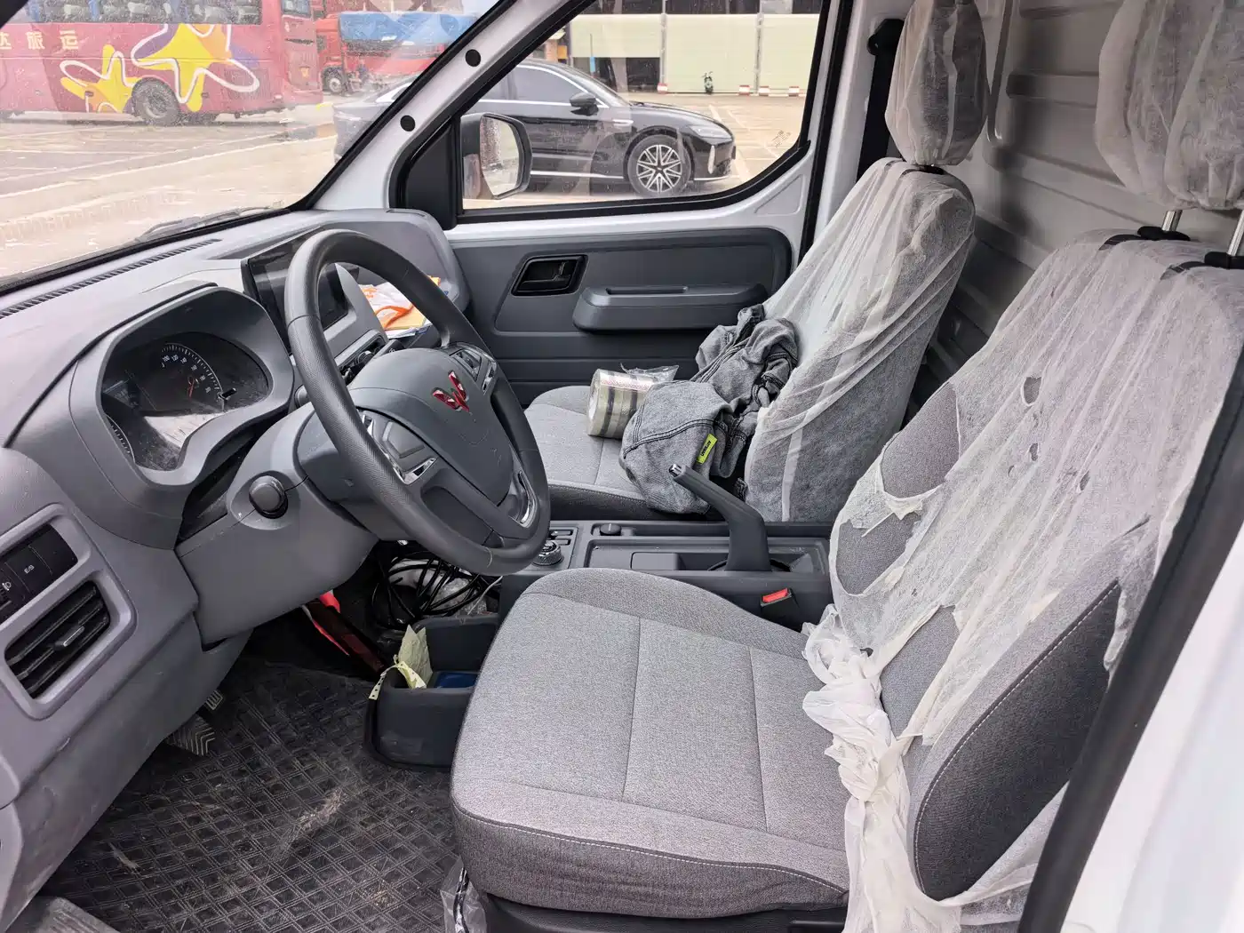 Wuling Motors Wuling Yangguang 2026 2026 Model 300km Window-Sealed Comfort Version