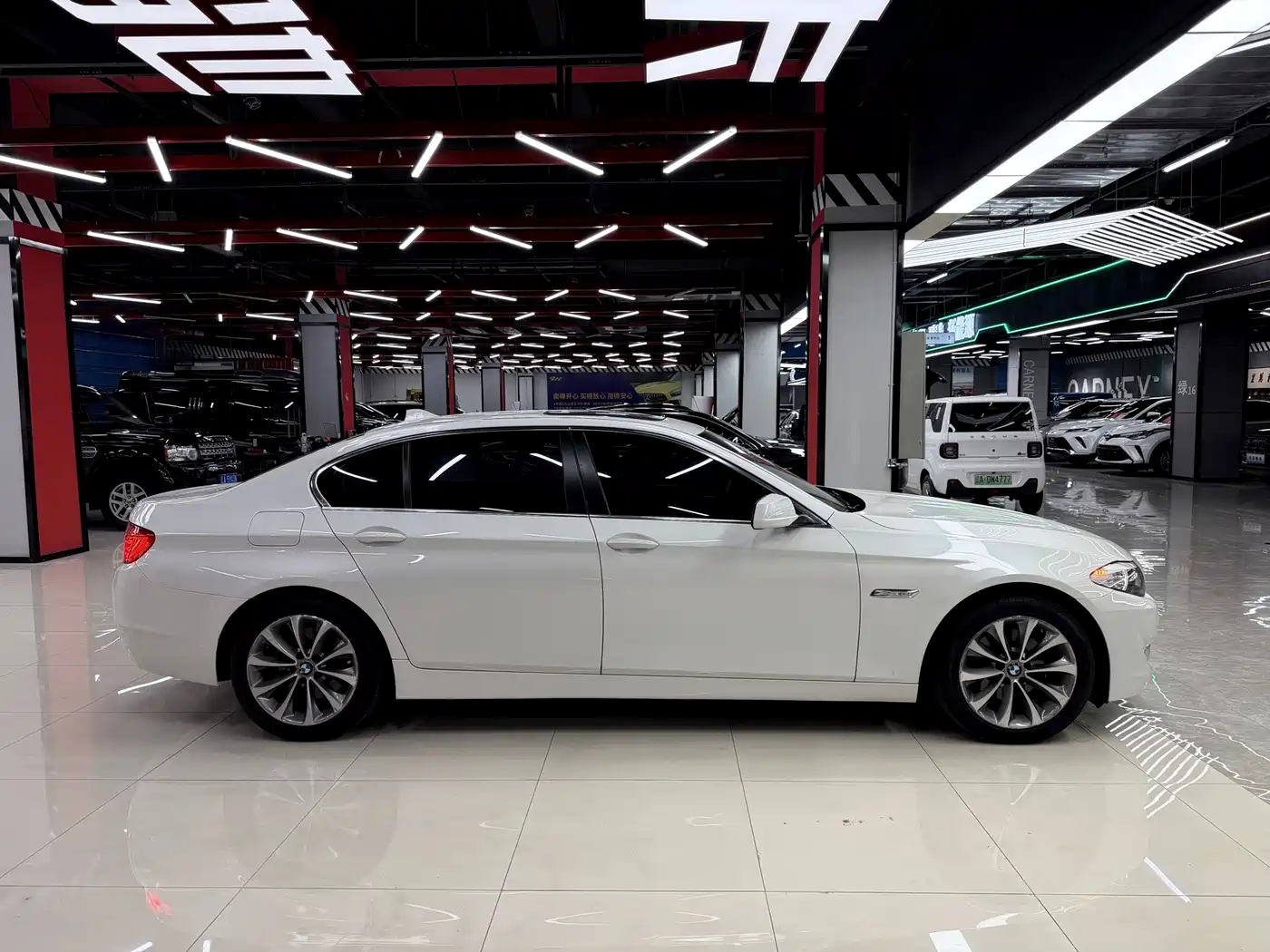 BMW 5 Series 2014 525Li Luxury Design Package фото 9