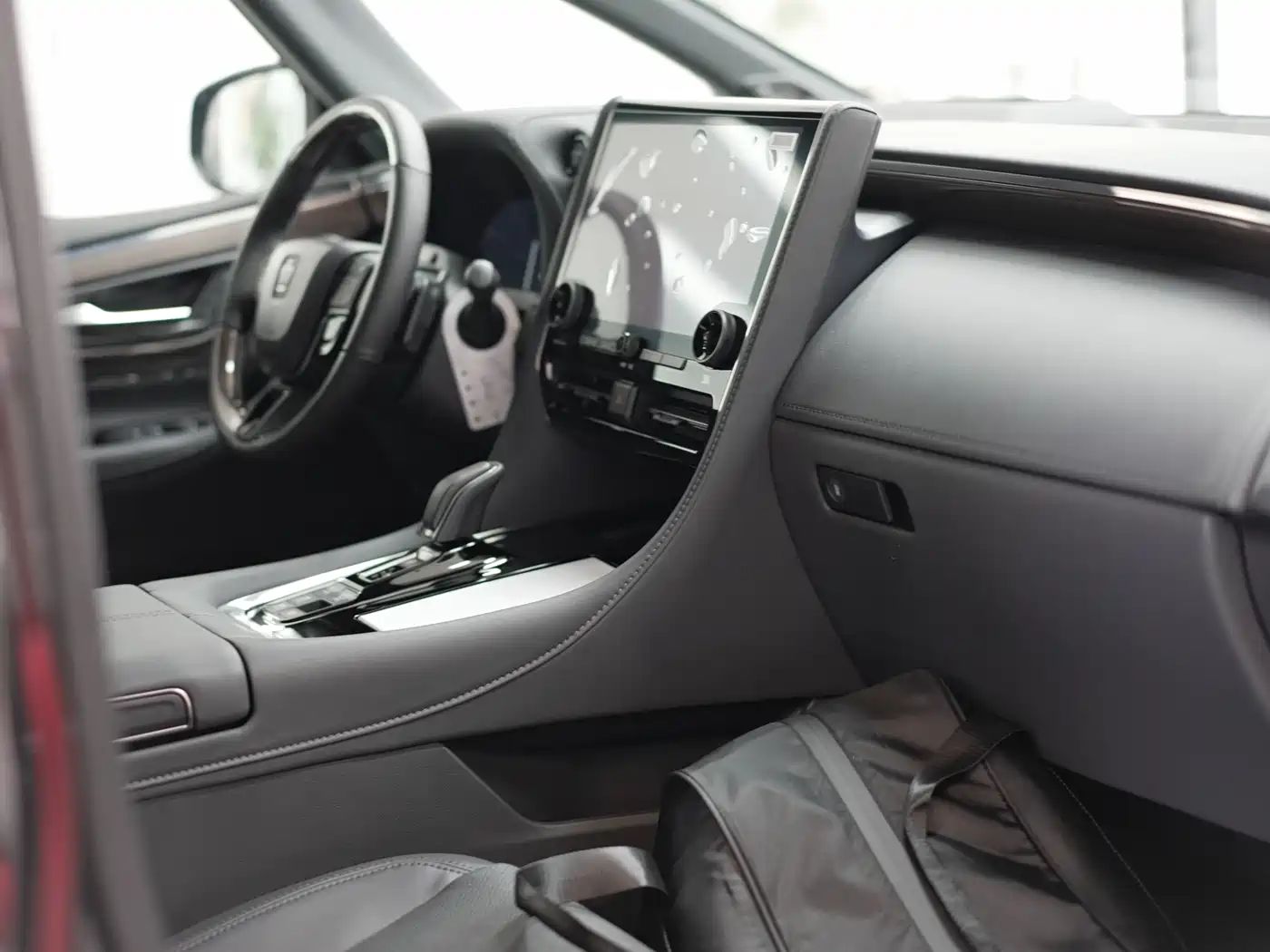 Toyota Vellfire 2024 Crown Hybrid 2.5L Premium Edition фото 6