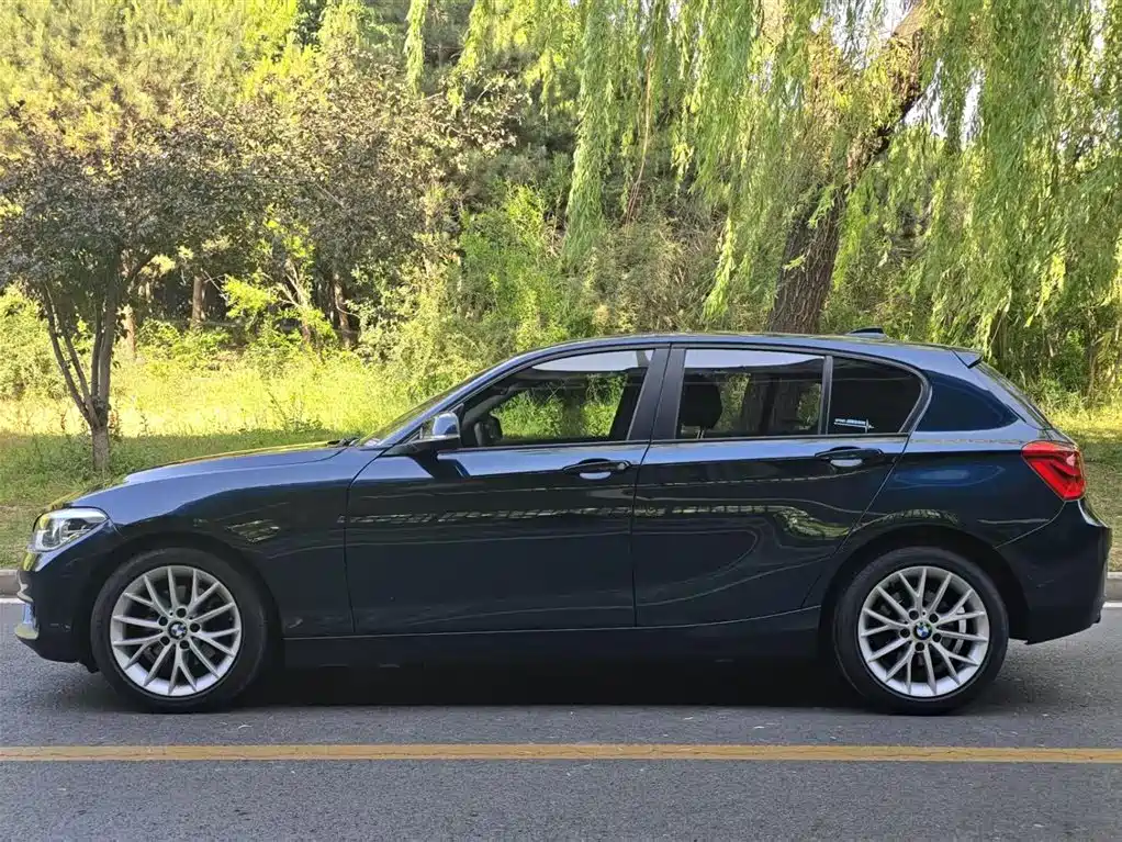 BMW 1 Series (Import) 2015 120i Leading фото 3