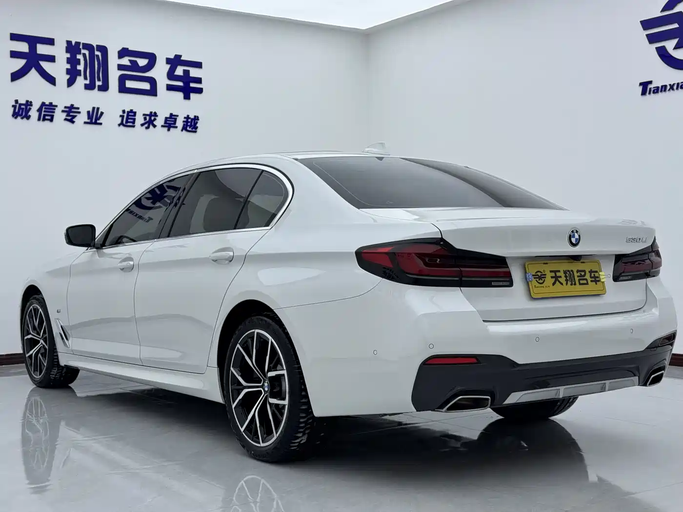 BMW 5 Series 2023 530Li Premium M Sport Package фото 23
