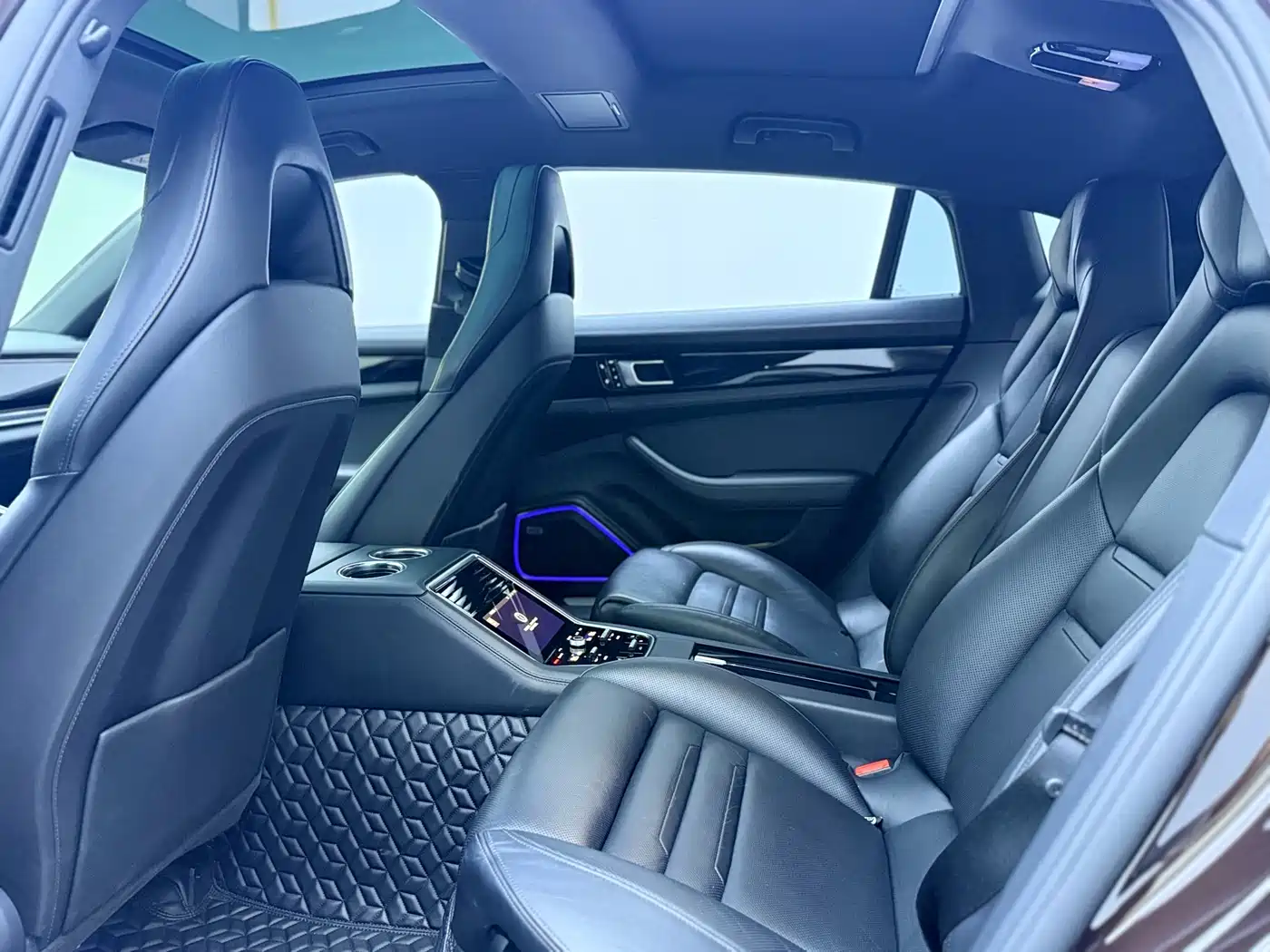 Porsche Panamera 2017 Panamera 4 Executive Long Wheelbase 3.0T фото 16