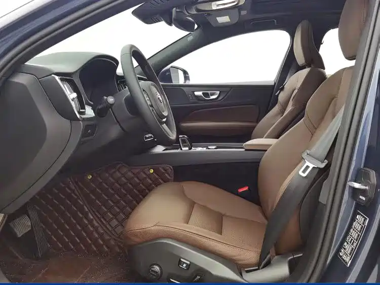 Volvo S60 2025 2026 B4 Smart Luxury Edition
