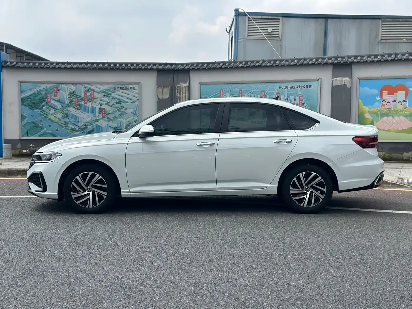 Volkswagen Lavida 2024 Model 1.5L Automatic Starlight 5 Million Edition фото 3