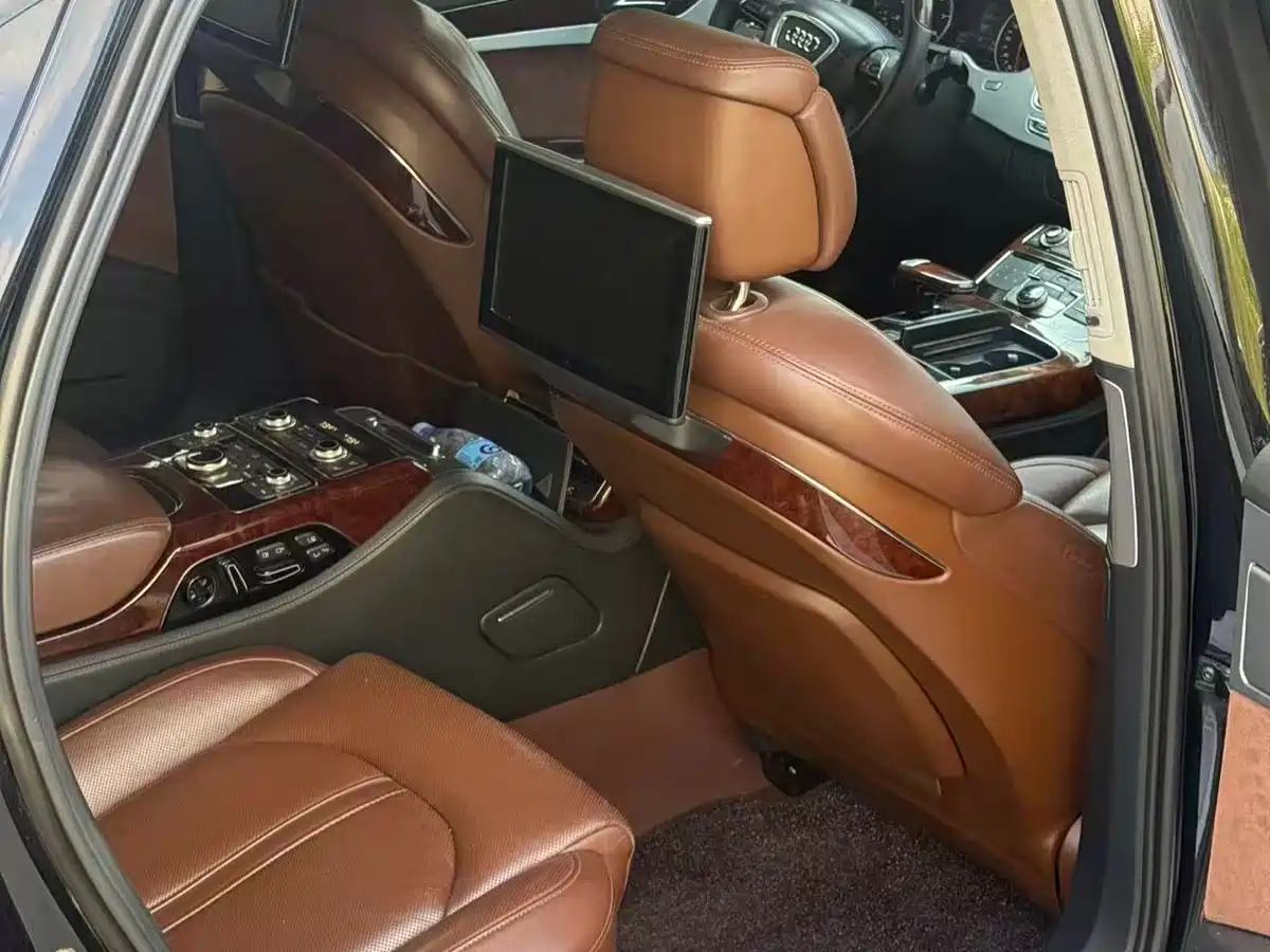 Audi A8 2012 A8L 6.3 FSI W12 quattro фото 12