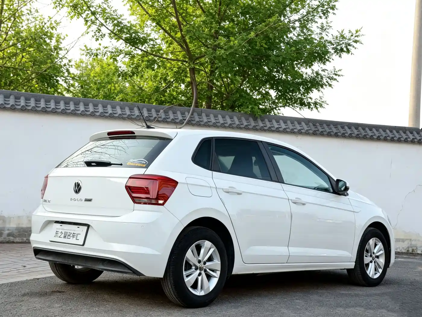 VOLKSWAGEN POLO