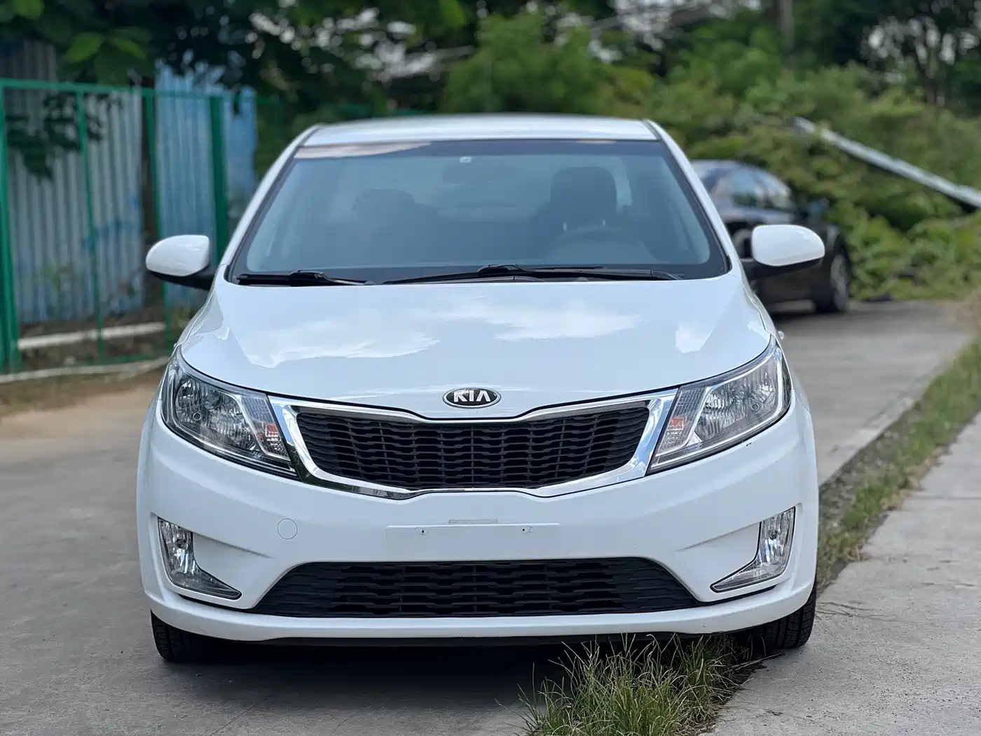 Kia K2 2013 2011 Sedan 1.4L AT GLS