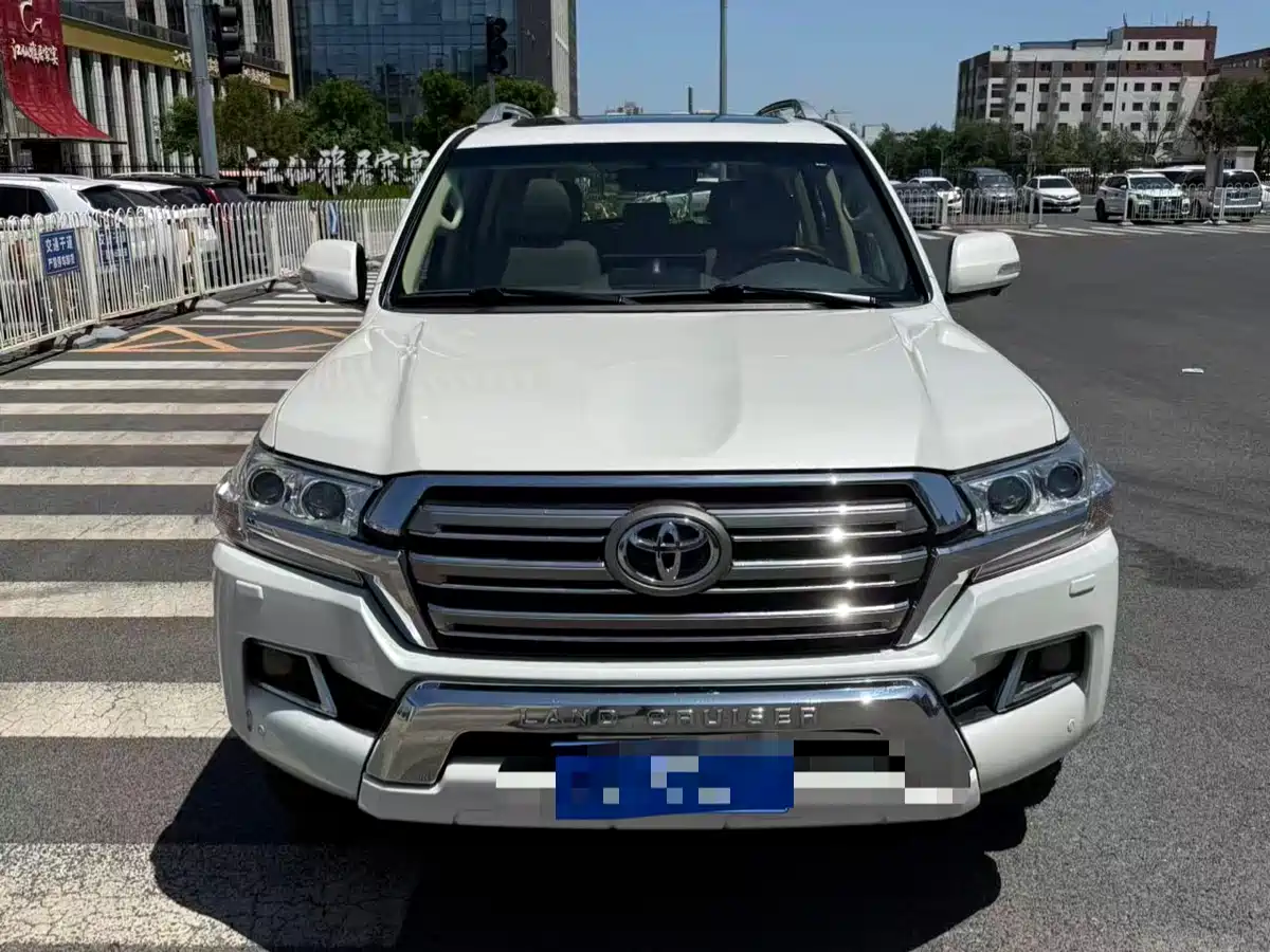 Toyota Land Cruiser (Import) 2015 4.6L V8 Middle East Limited Edition фото 2
