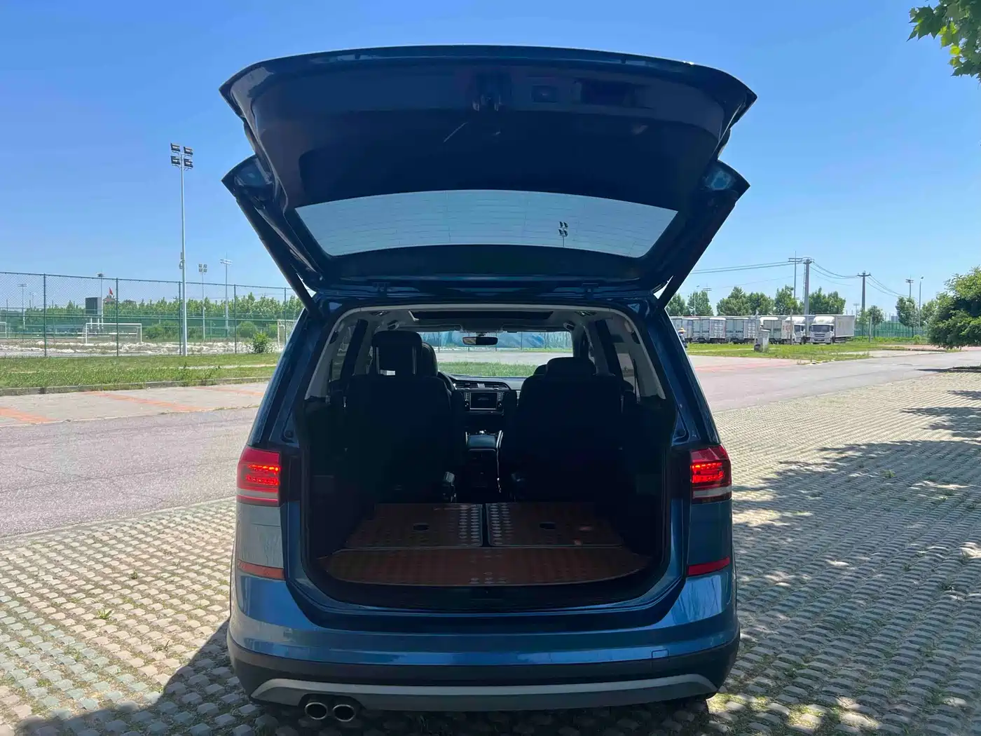 Volkswagen Touran 2021 Touran L 280TSI DSG Cross Luxury 6-Seater фото 6