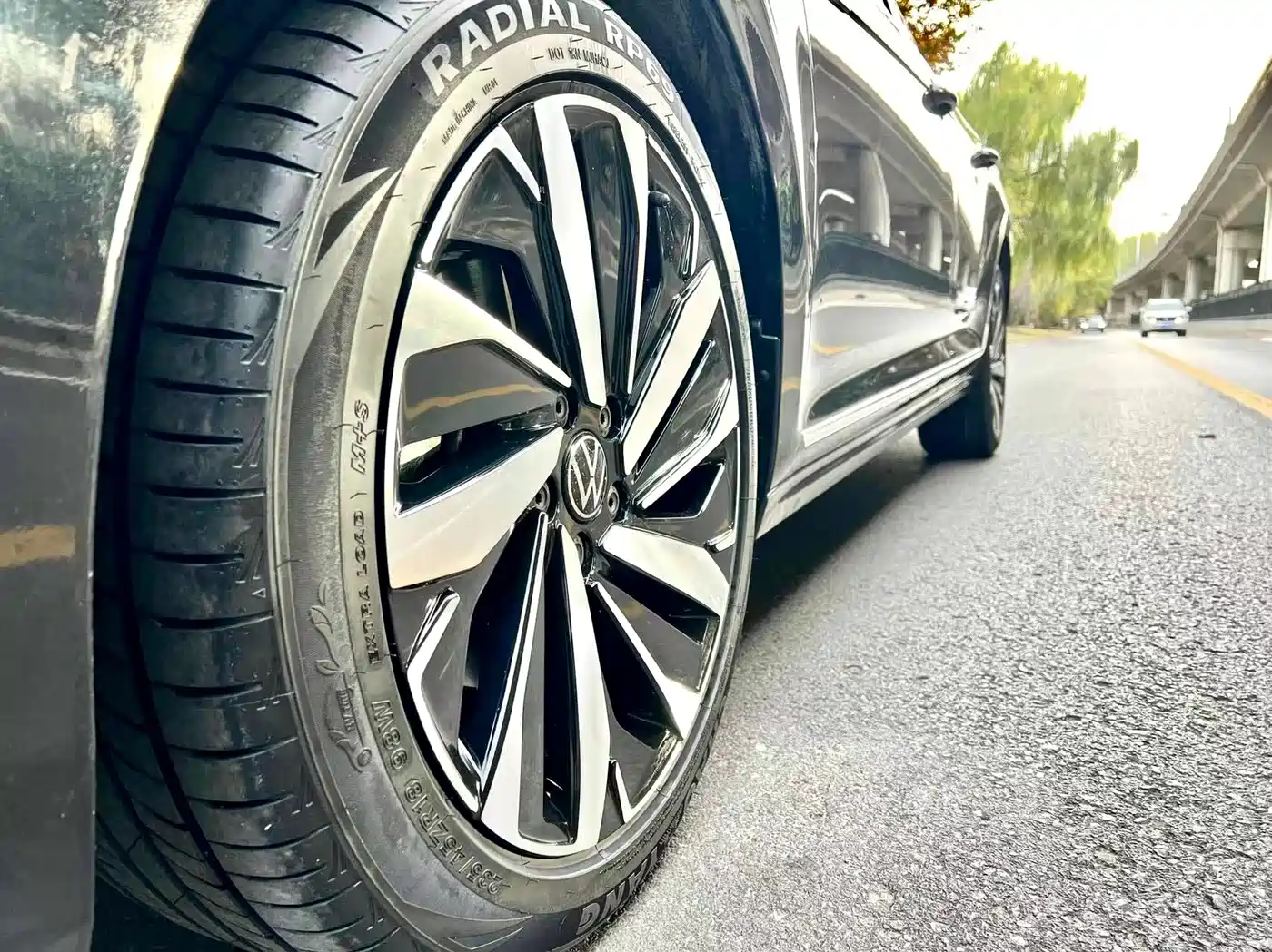 Volkswagen Passat 2022 330TSI Luxury Edition фото 14