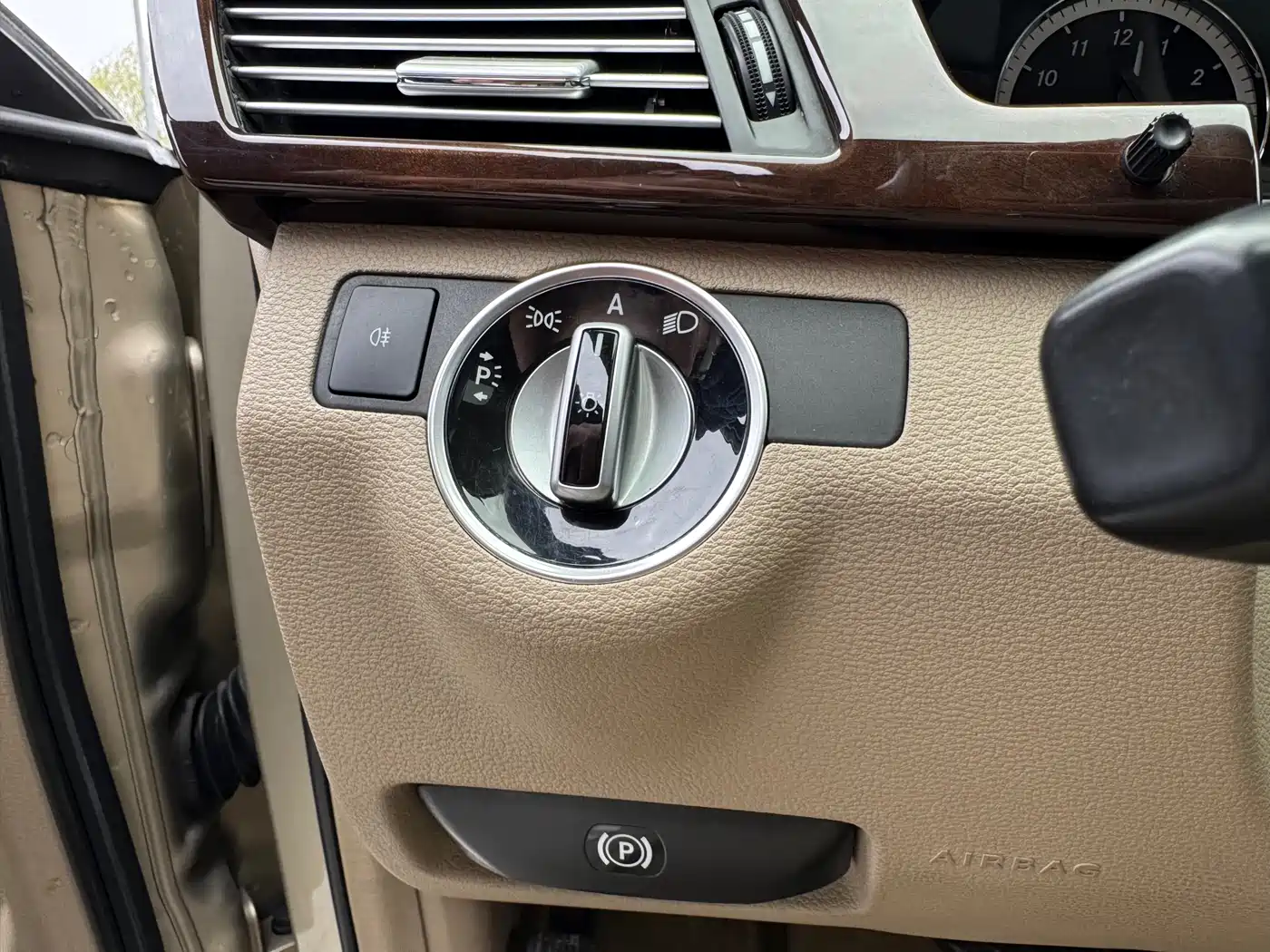 Mercedes-Benz E-Class 2011 E 200 L CGI Elegance фото 27