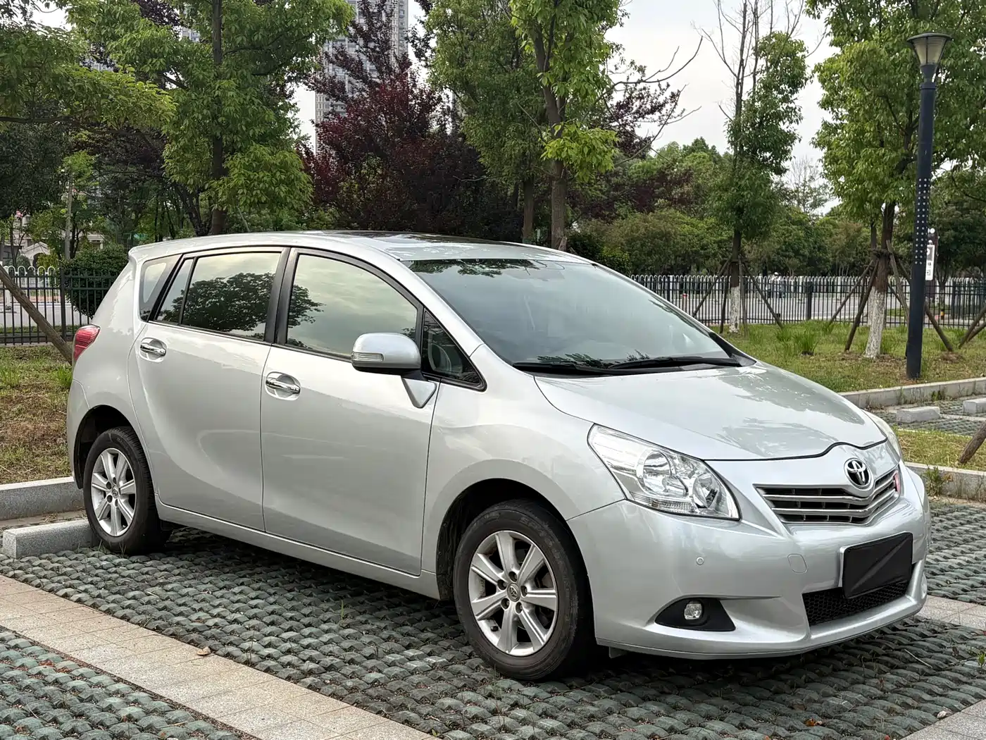 Toyota E'Z 2011 180E CVT Elite Edition фото 3