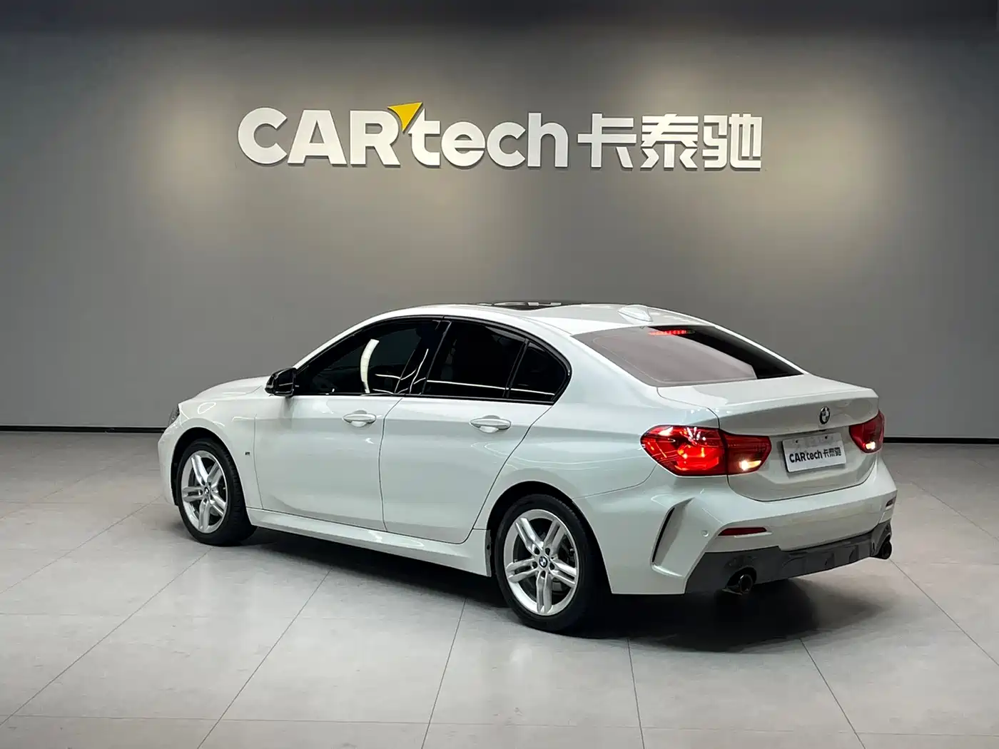 BMW 1 Series 2022 120i M Sport Shadow Edition фото 6