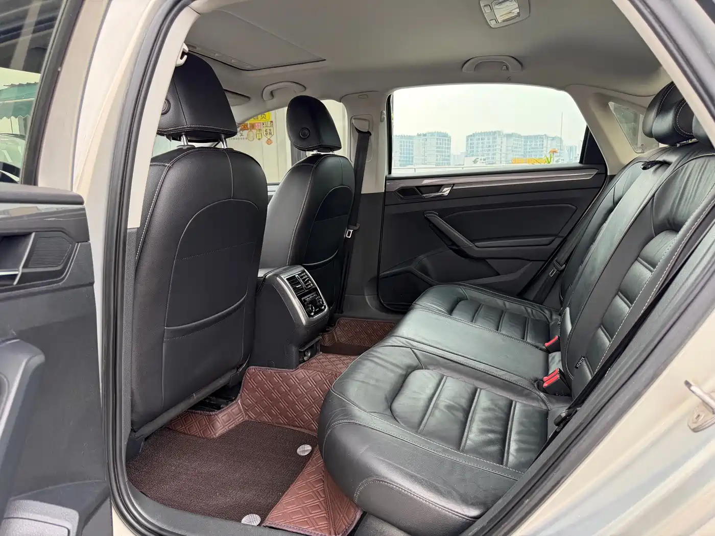 Volkswagen Passat 2017 330TSI DSG Prestige фото 6