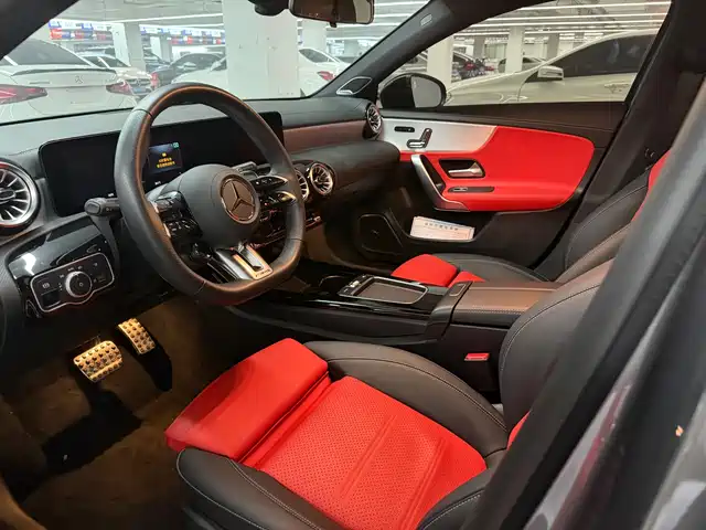 Mercedes-Benz A-Class AMG 2025 AMG A 35 L 4MATIC — фото 4