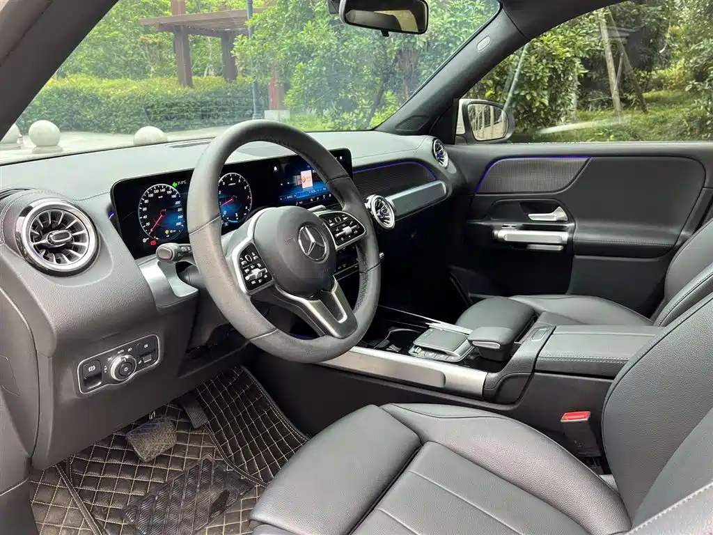 MERCEDES-BENZ GLB