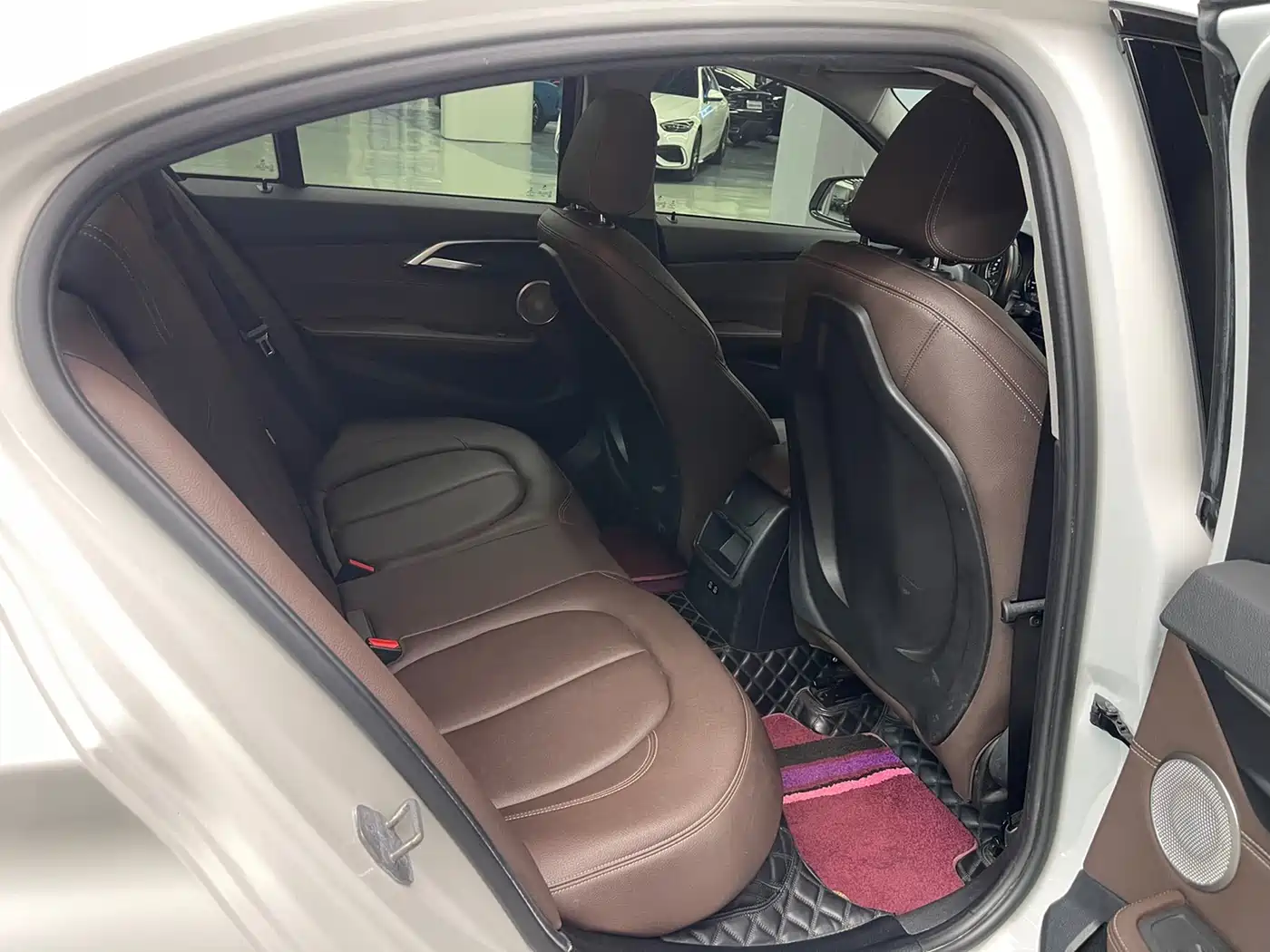 BMW 1 Series 2022 120i M Sport Shadow Edition фото 13