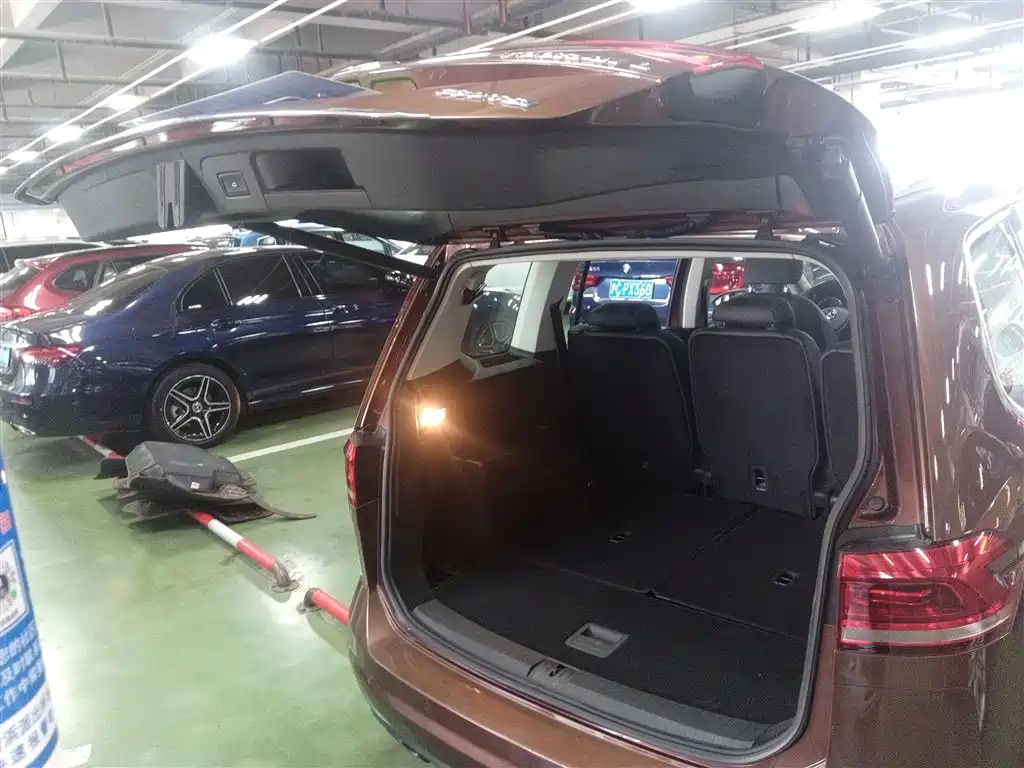Volkswagen Touran 2016 Touran L 330TSI DSG Luxury фото 19