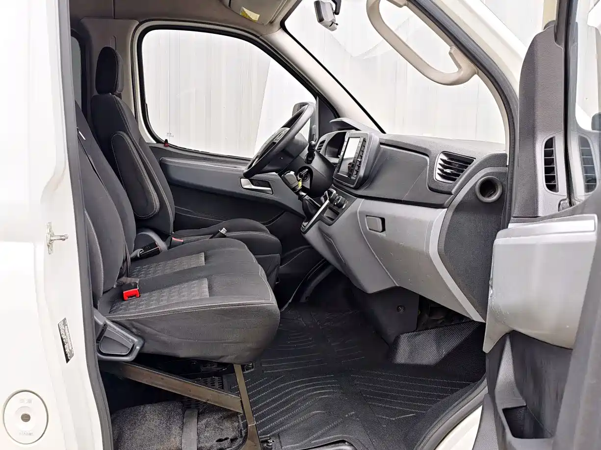 SAIC Maxus Xintu V80 2021 2.0T PLUS Manual Business Travel Edition Long Wheelbase Medium Roof 9 Seats фото 9