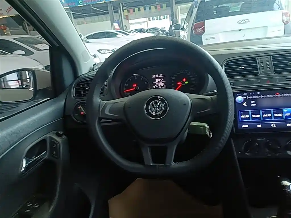 Volkswagen Polo 2018 1.5L Auto Safe Drive фото 11