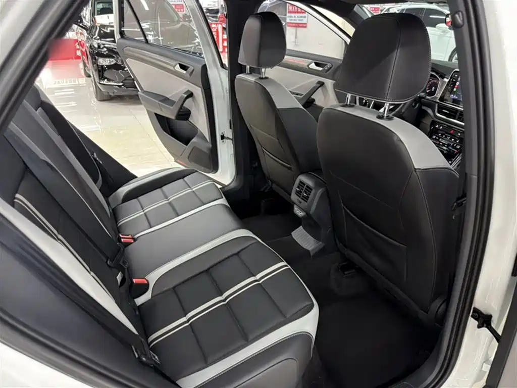 Volkswagen T-ROC 2023 300TSI DSG 2WD Dawn Edition фото 20