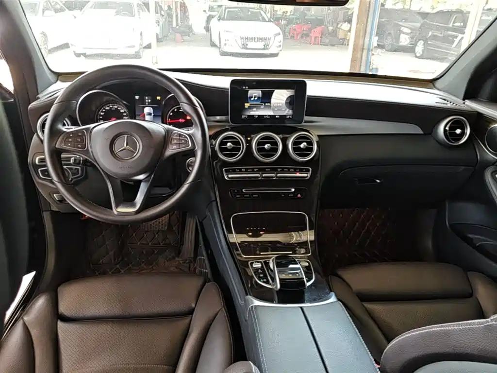Mercedes-Benz GLC 2018 Facelift GLC 260 4MATIC Dynamic фото 10