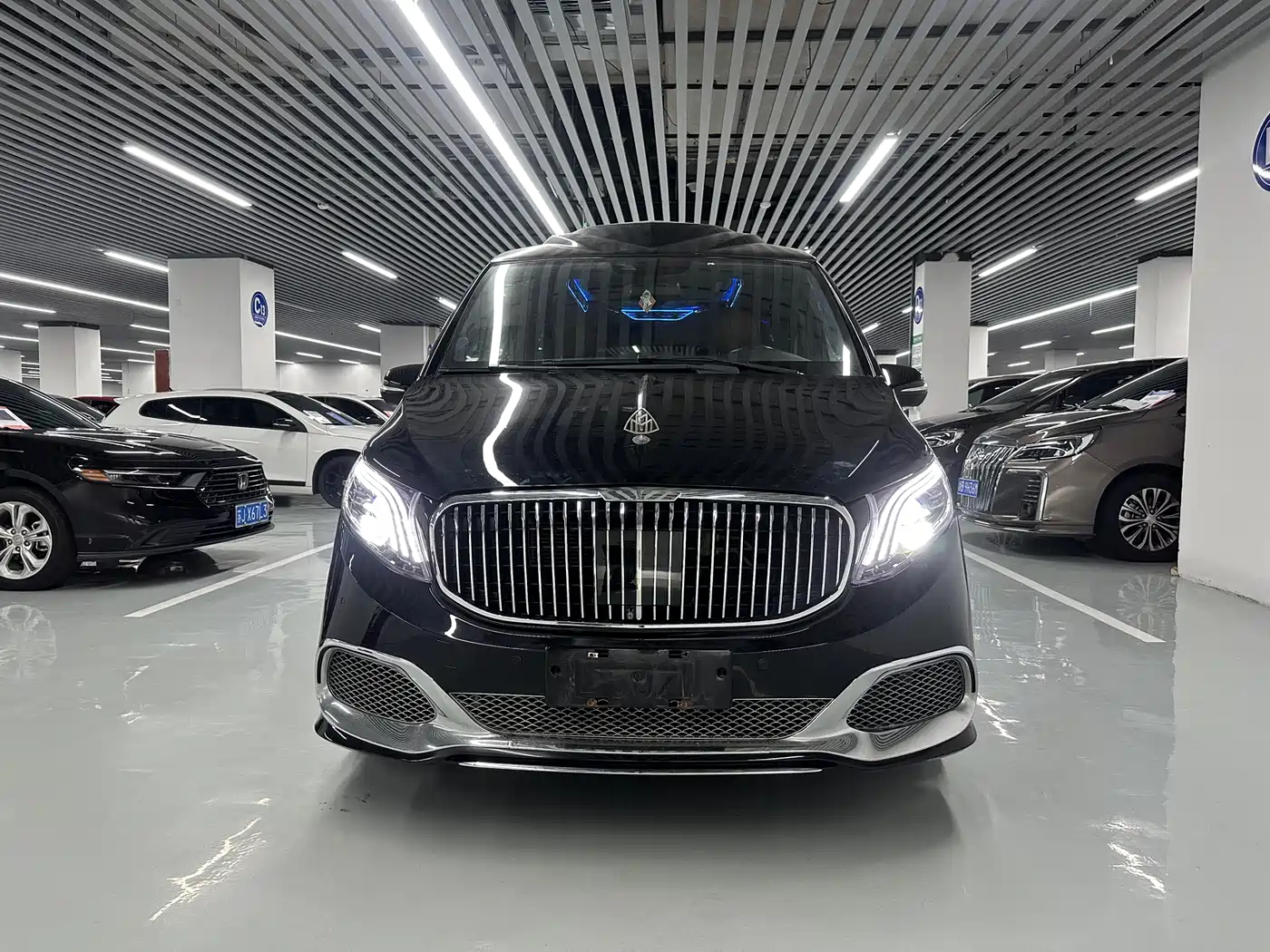 Mercedes-Benz V-Class 2017 Model V 260 L Premium Extended Edition фото 2
