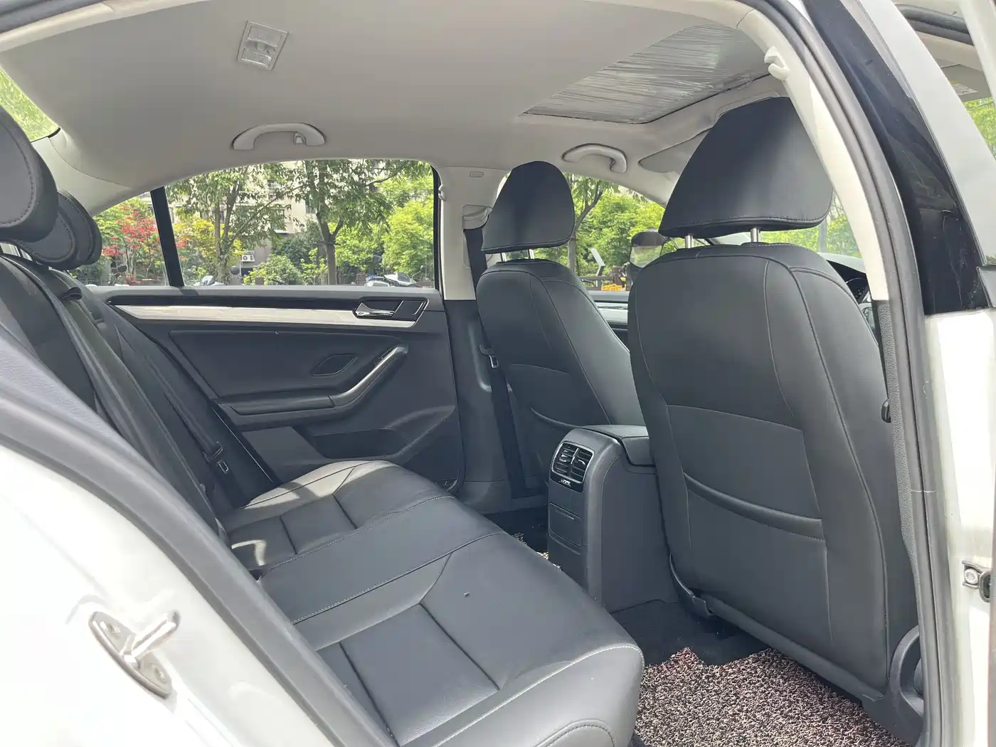 Volkswagen Sagitar 2017 1.6L Automatic Comfort фото 9