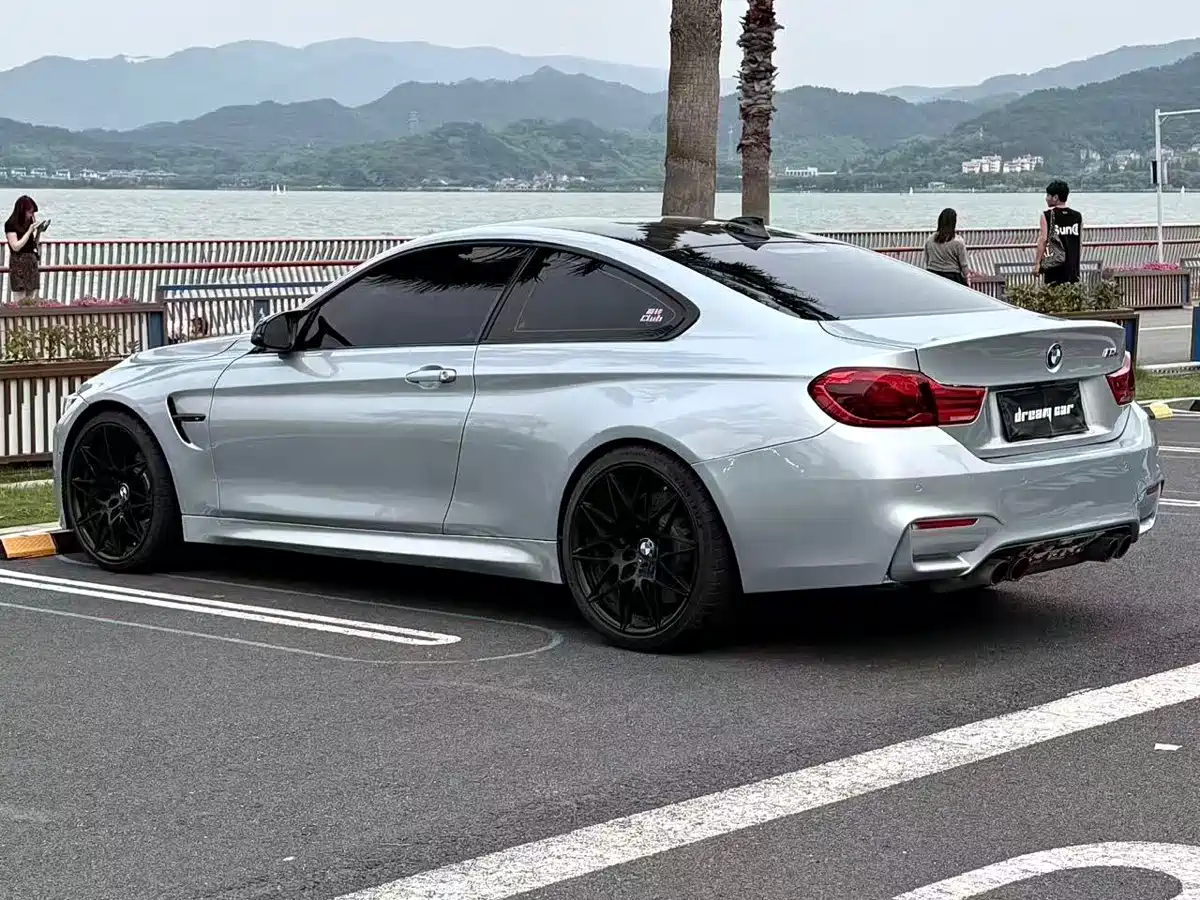 BMW M4 2017 M4 Coupe фото 3