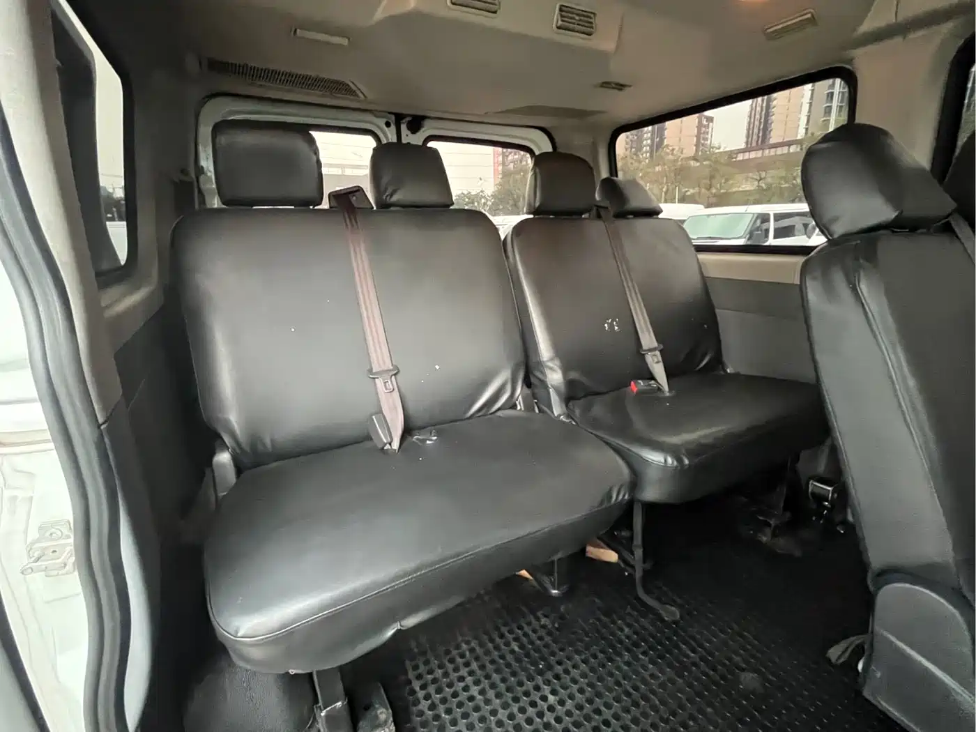 SAIC Maxus Xintu V80 2023 2.0T PLUS Manual Urban Edition Short Wheelbase Ultra-low Roof 7/8/9-seater фото 11