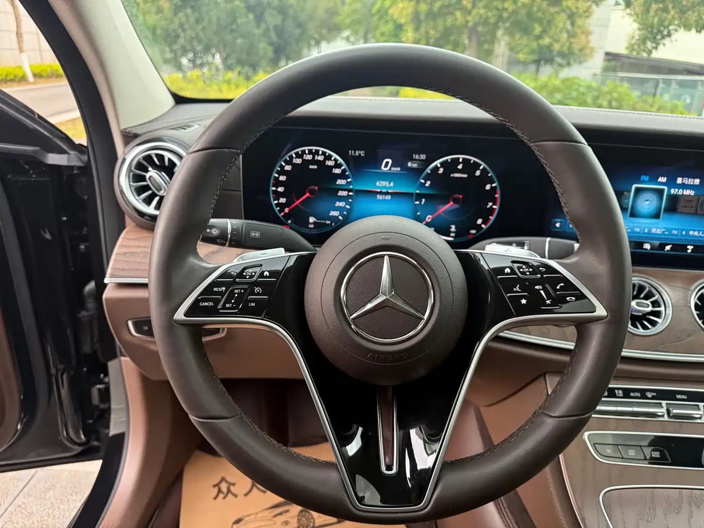 Mercedes-Benz E-Class 2023 E 300 L Fashion фото 23