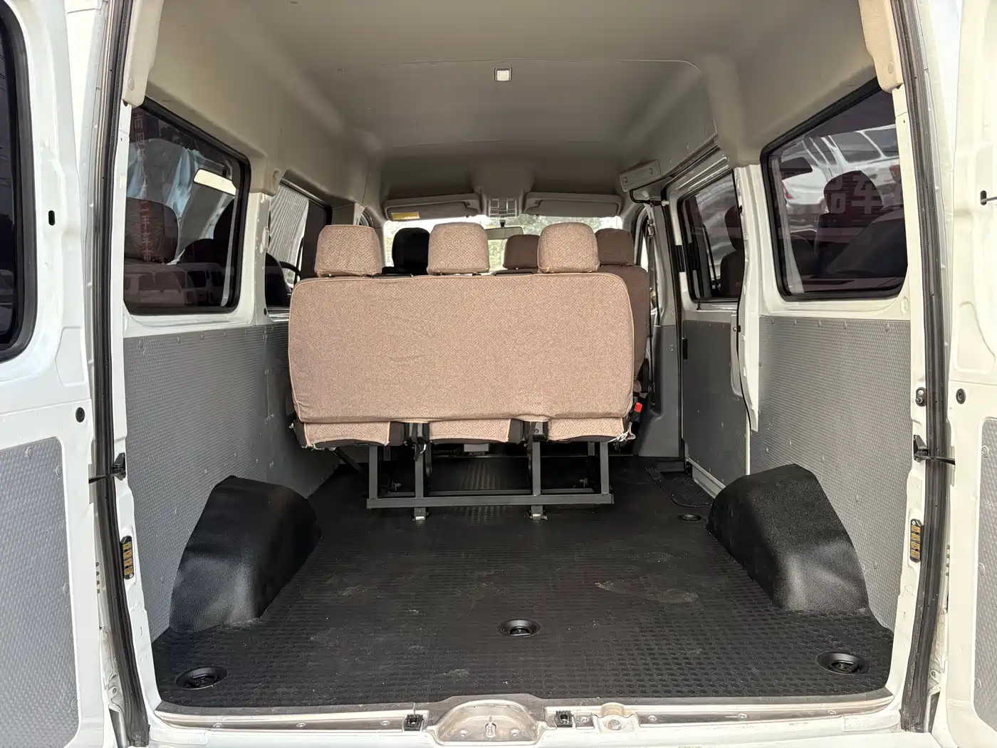 SAIC Maxus Xintu V80 2019 Model 2.5T Classic 6-speed manual Aoyuntong short wheelbase medium roof 5/6-seater фото 7