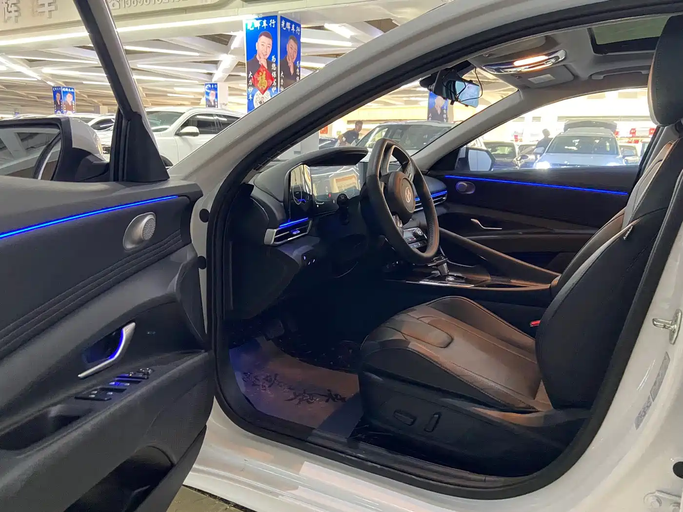 Hyundai Elantra 2023 Model 1.5L CVT LUX Premium Edition фото 7
