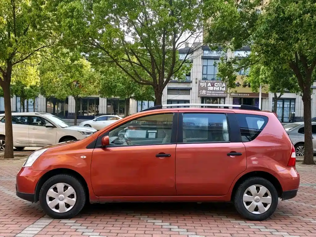 Nissan Livina 2010 2010 Model Sharp Edition 1.6L Automatic Standard Type