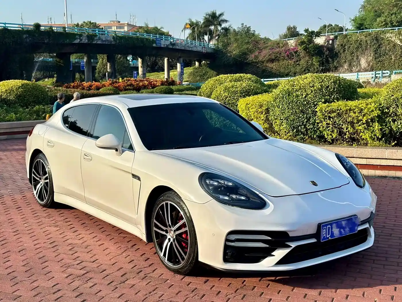 Porsche Panamera 2010 Panamera 4 3.6L фото 3