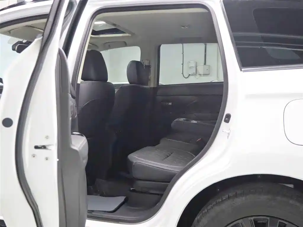 Mitsubishi Outlander 2021 2.4L 4WD Yaodong Edition 5-seater фото 18