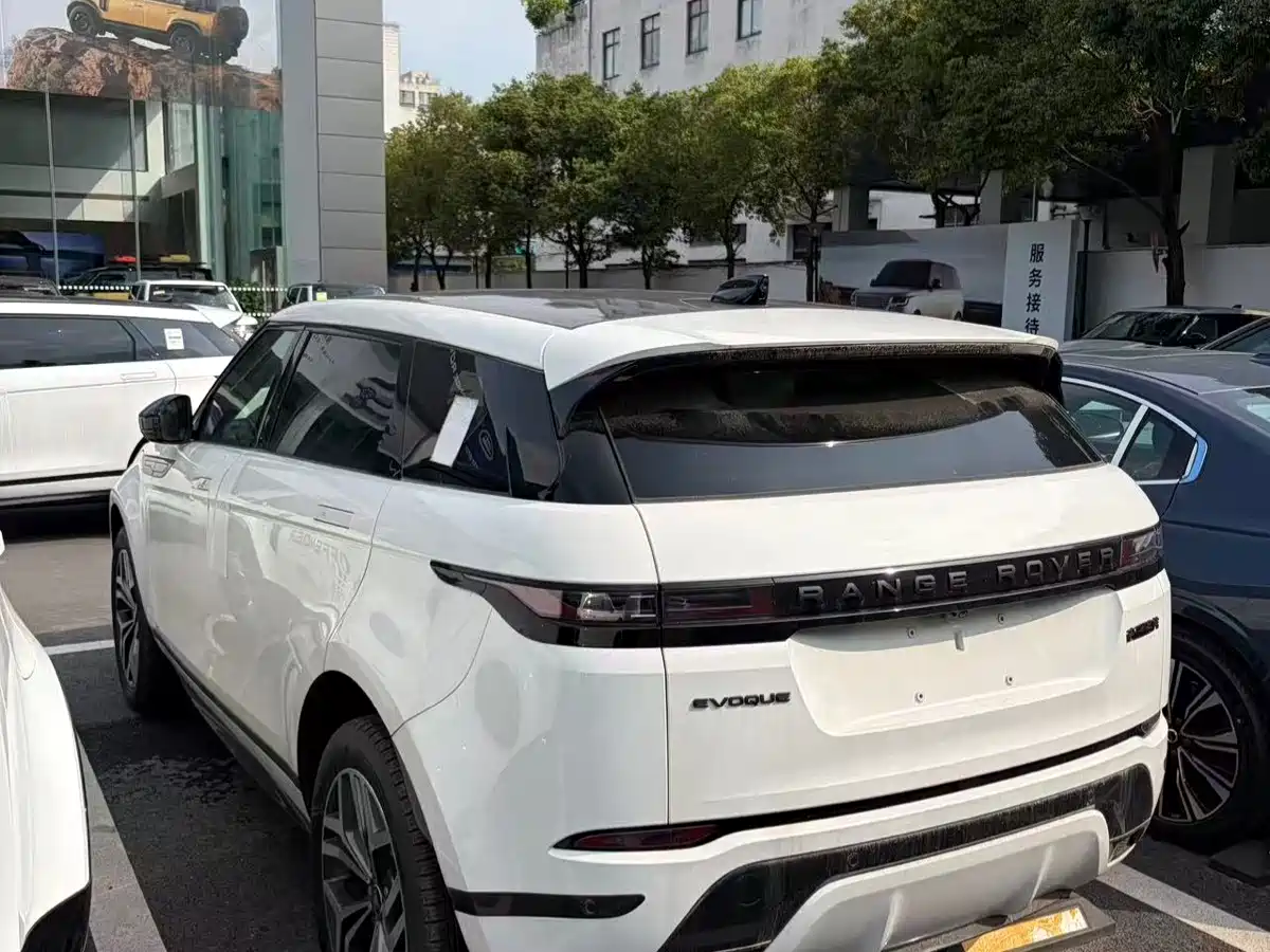 Land Rover Range Rover Evoque 2026 Range Rover Evoque L SE фото 2