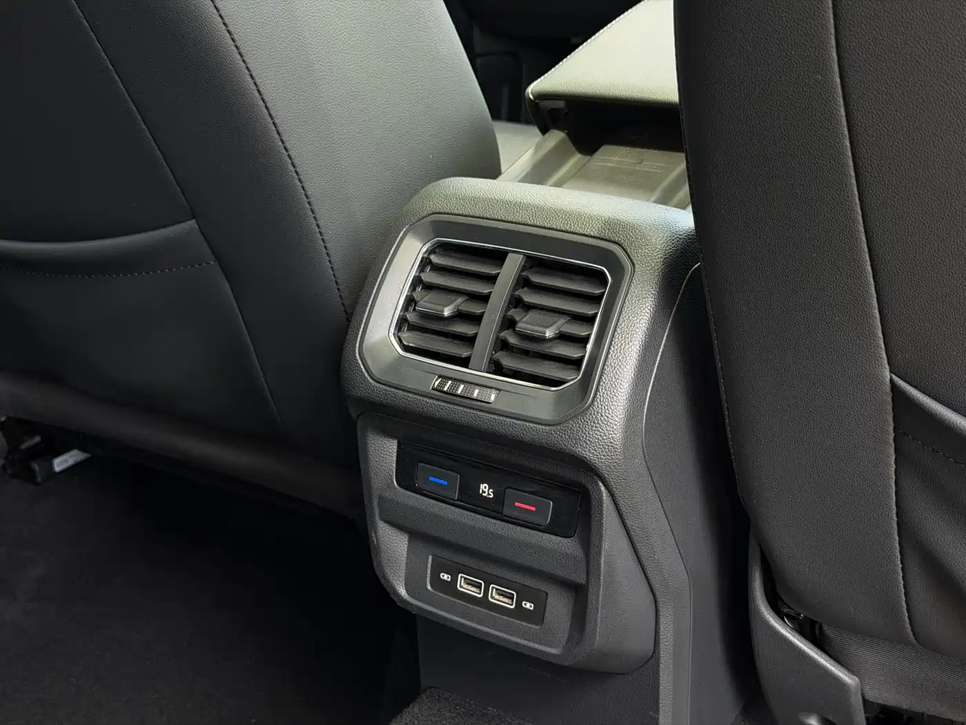 Volkswagen Tiguan L 2019 330TSI Automatic 2WD R-Line Flagship Edition China VI фото 15