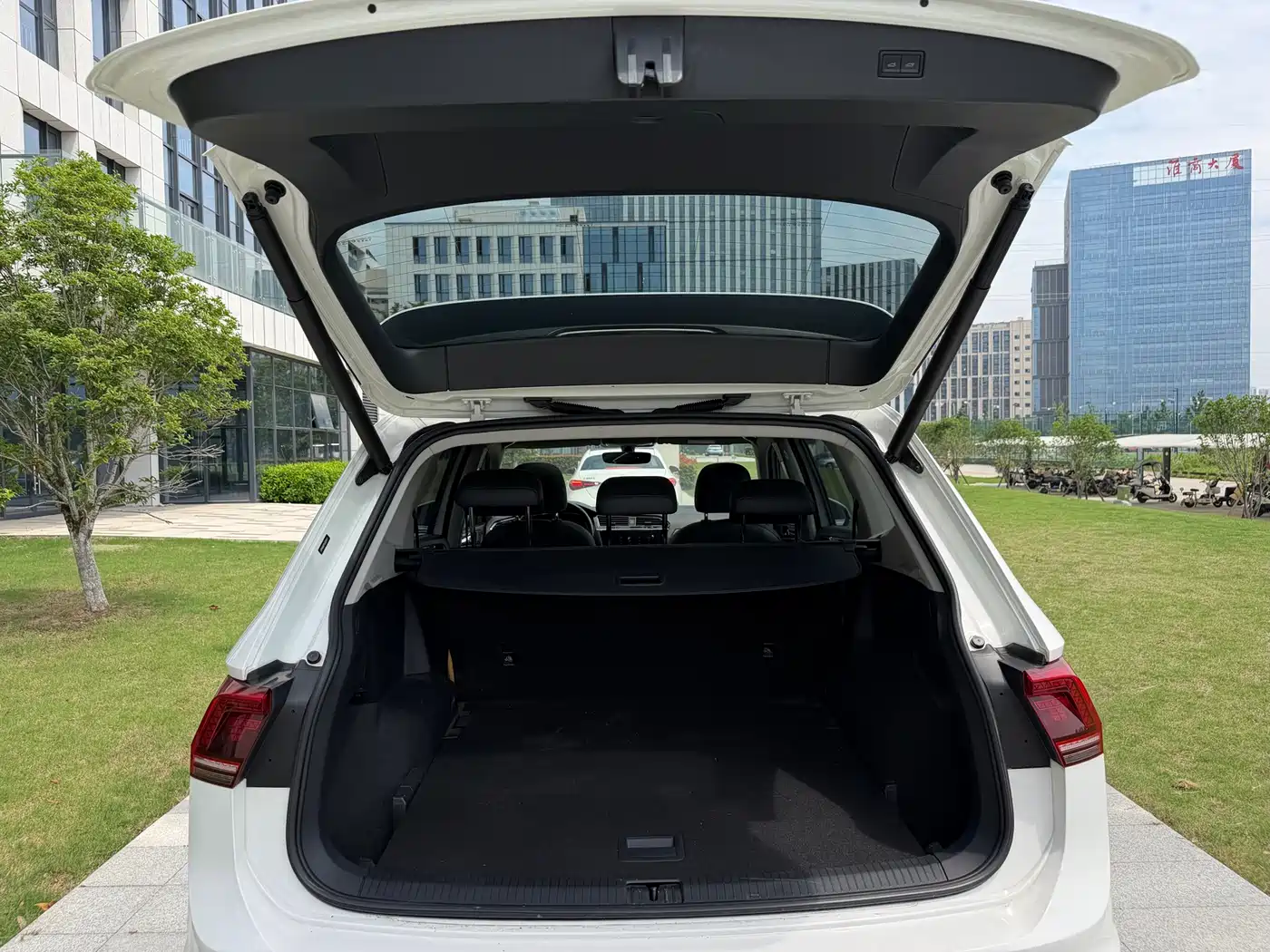 Volkswagen Tiguan L 2019 330TSI Automatic 2WD R-Line Flagship Edition China VI фото 28