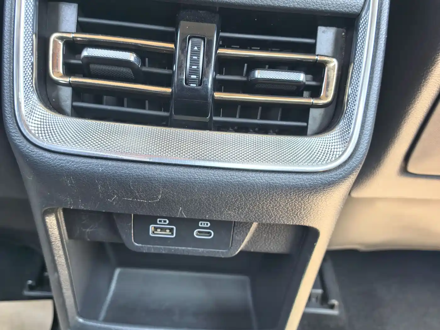 Hongqi H5 2024 1.5T DCT Smart Connect Flag Rhythm Edition фото 13