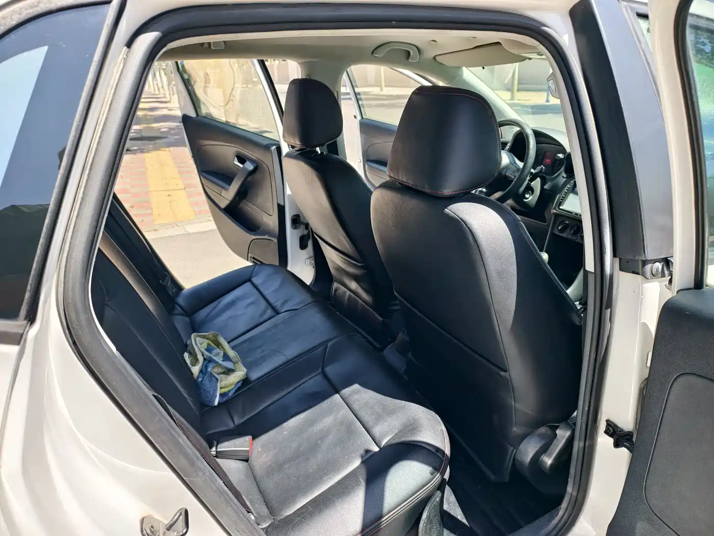 Volkswagen Polo 2013 1.4L Manual Comfort Edition фото 9