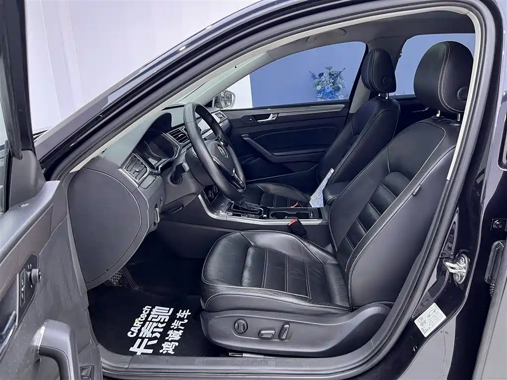 Volkswagen Passat 2017 330TSI DSG Prestige фото 18