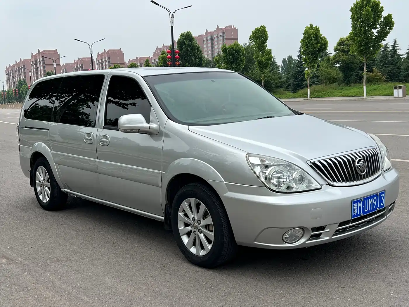 Buick GL8 2011 2.4L LT Executive Edition фото 3