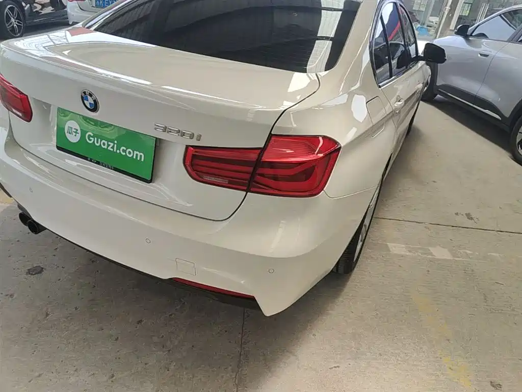 BMW 3 Series 2017 320i M Sport фото 8