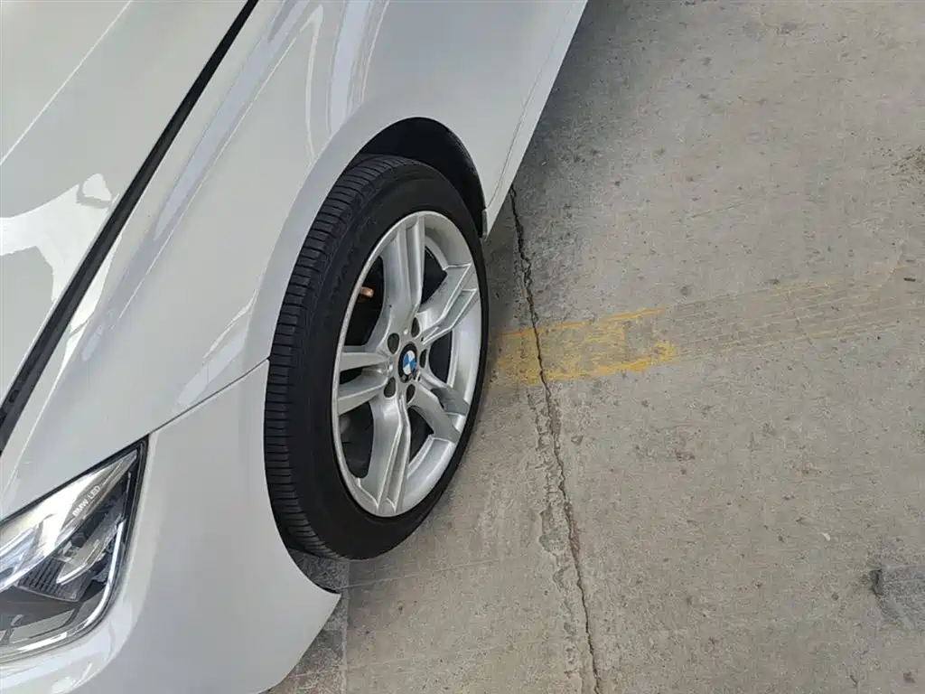 BMW 3 Series 2017 320i M Sport фото 23
