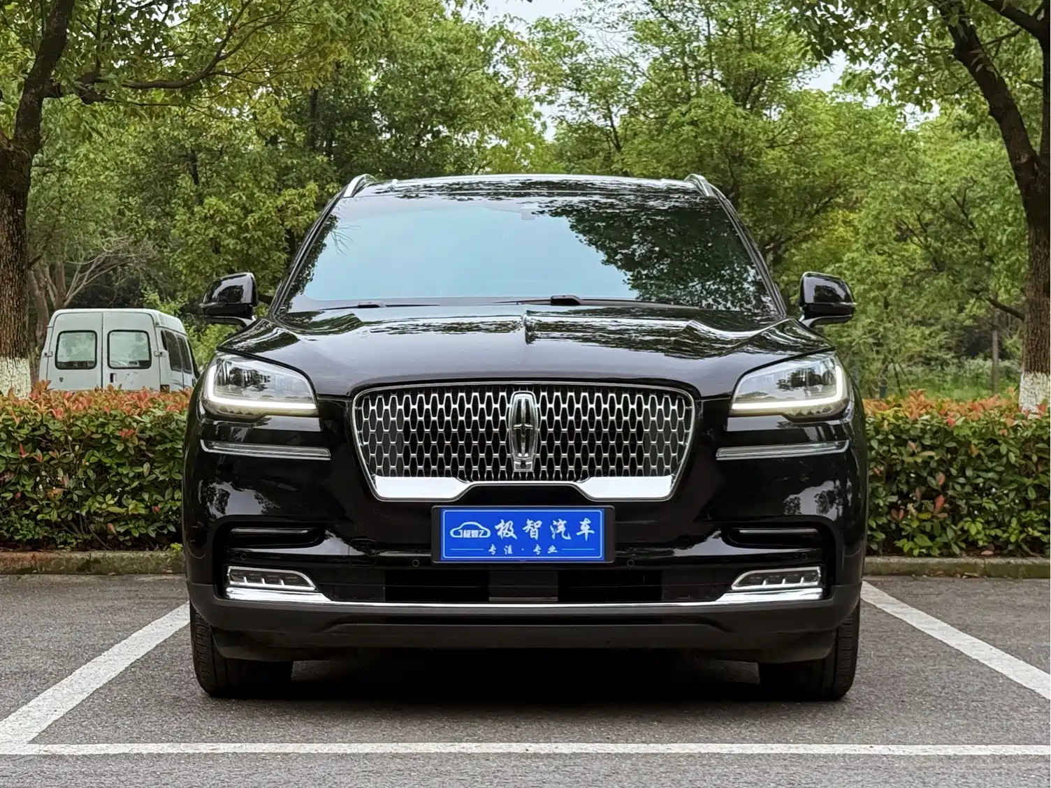 Photo 2 - Lincoln Aviator