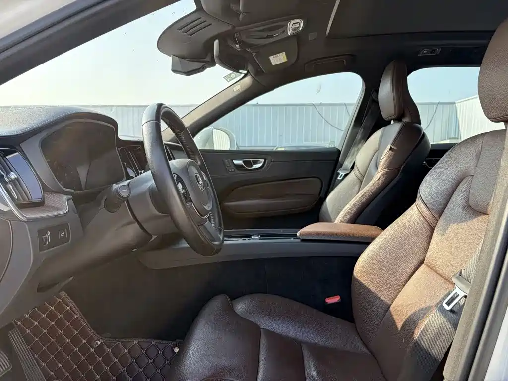 Photo 11 - Volvo XC60