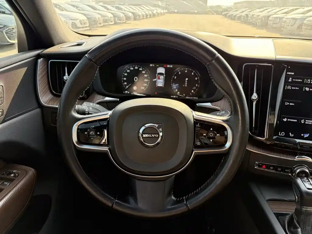 Photo 10 - Volvo XC60
