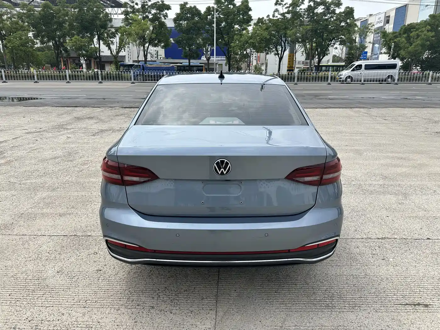 Volkswagen Lavida 2023 Model 280TSI DSG Eternal Edition фото 4